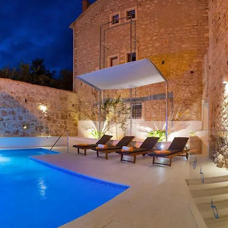 Majestic With Heated Pool And Rooftop Terrace