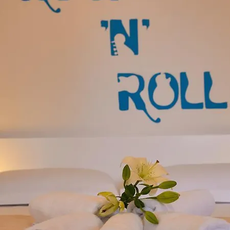 Вилла Majestic With Heated Pool And Rooftop Terrace