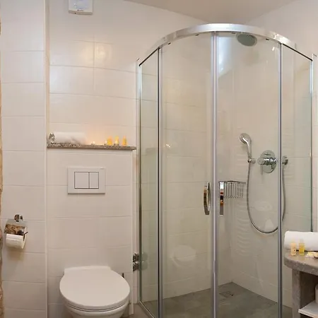 Majestic With Heated Pool And Rooftop Terrace Вилла