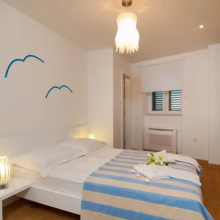 Majestic With Heated Pool And Rooftop Terrace Вилла