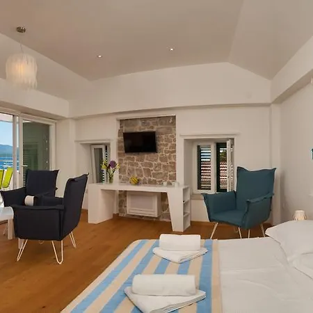 Majestic With Heated Pool And Rooftop Terrace Вилла