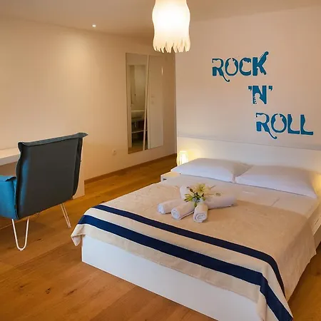 Majestic With Heated Pool And Rooftop Terrace Вилла Бол